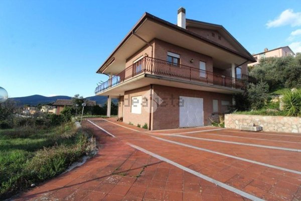 casa indipendente in vendita a Castelnuovo di Farfa