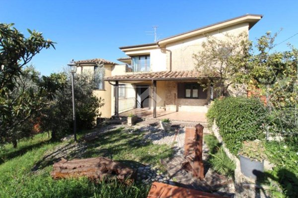 casa indipendente in vendita a Castelnuovo di Farfa