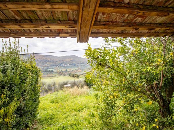 casa indipendente in vendita a Castelnuovo di Farfa