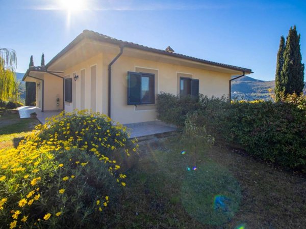 casa indipendente in vendita a Castelnuovo di Farfa