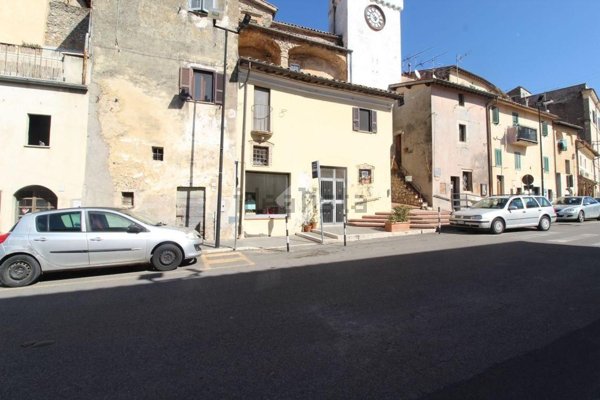 locale commerciale in vendita a Castelnuovo di Farfa