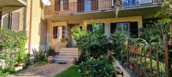 casa indipendente in vendita a Castelnuovo di Farfa