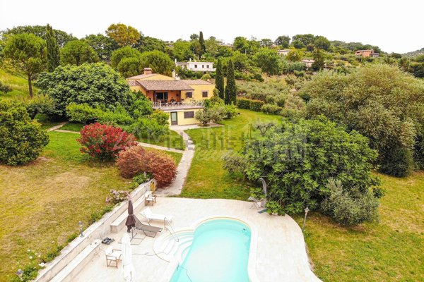 casa indipendente in vendita a Castelnuovo di Farfa