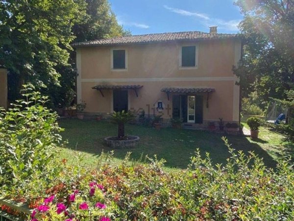 casa indipendente in vendita a Castelnuovo di Farfa