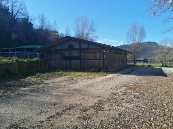negozio in vendita a Castelnuovo di Farfa