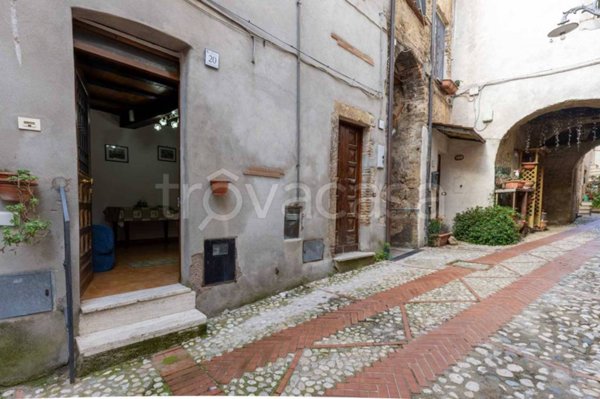 casa indipendente in vendita a Castelnuovo di Farfa