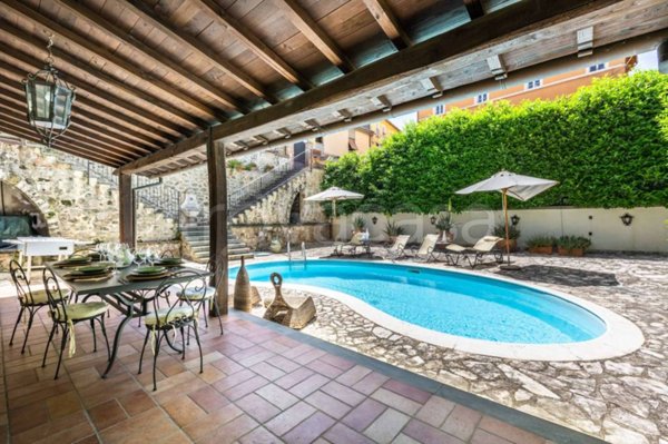 casa indipendente in vendita a Castelnuovo di Farfa