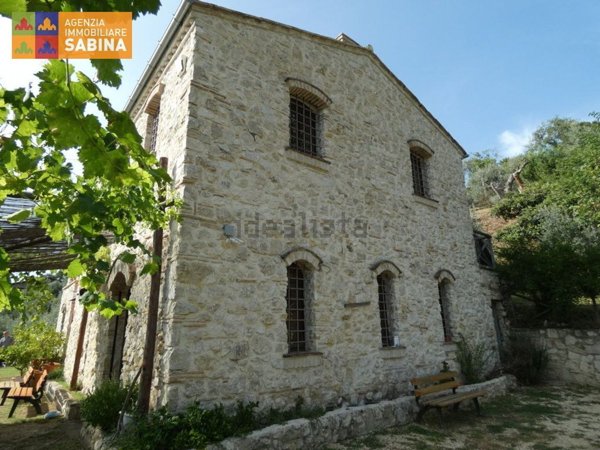 casa indipendente in vendita a Castelnuovo di Farfa