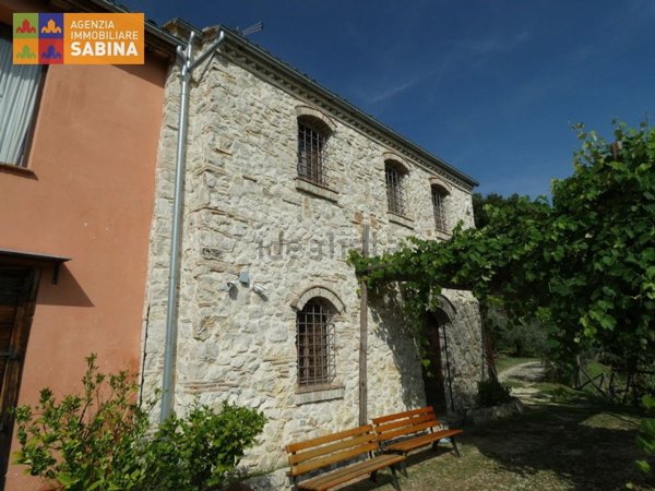 casa indipendente in vendita a Castelnuovo di Farfa