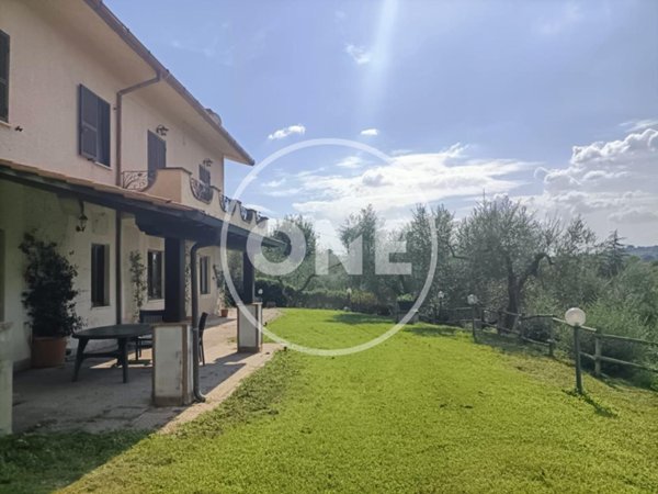 casa indipendente in vendita a Castelnuovo di Farfa