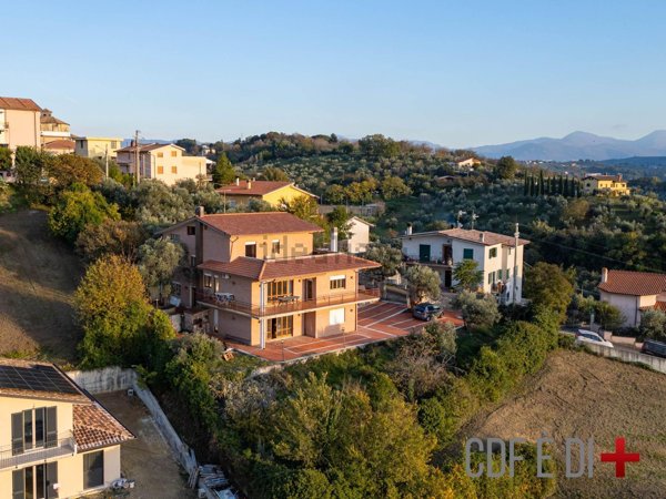 casa indipendente in vendita a Castelnuovo di Farfa