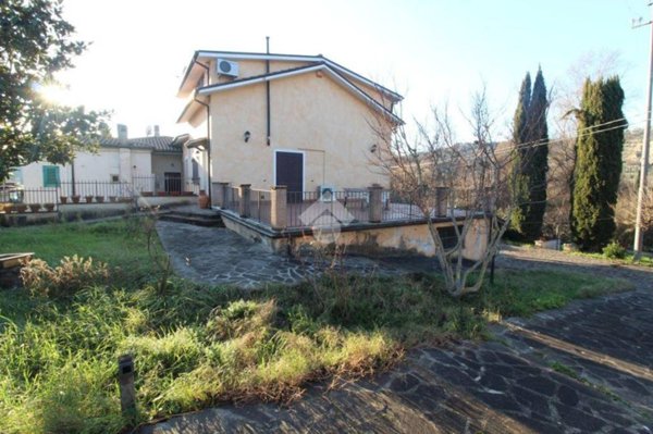 casa indipendente in vendita a Castelnuovo di Farfa