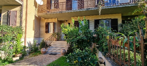 casa indipendente in vendita a Castelnuovo di Farfa