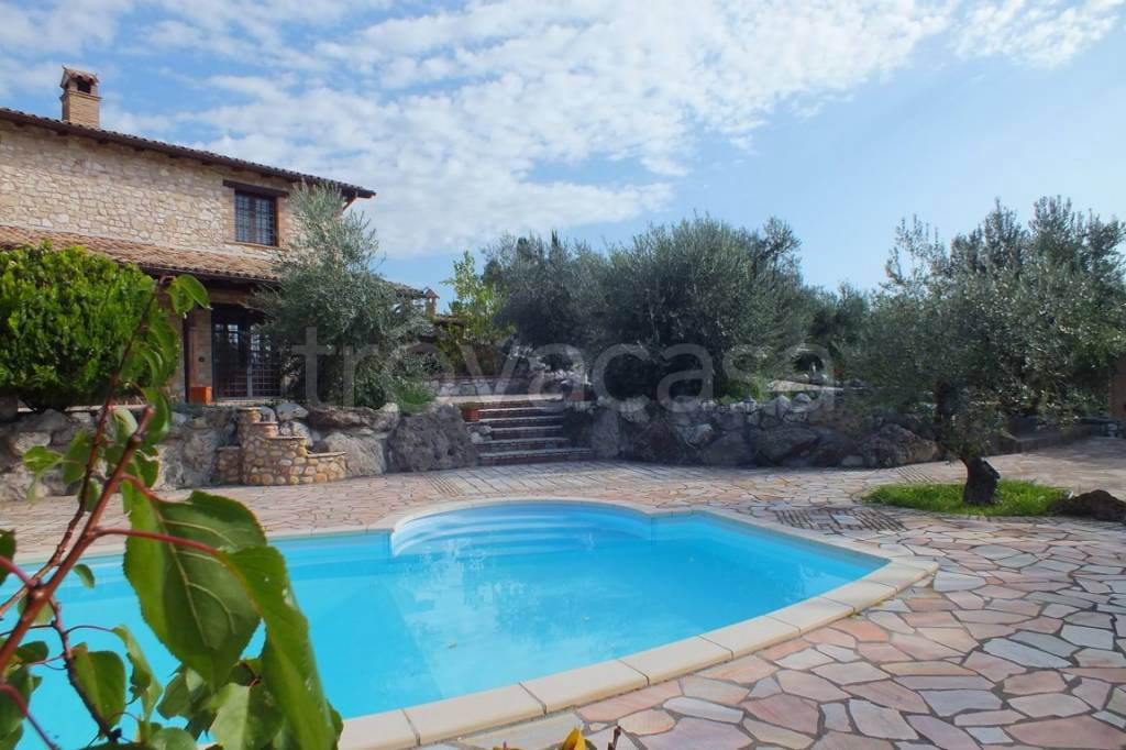 casa indipendente in vendita a Castelnuovo di Farfa