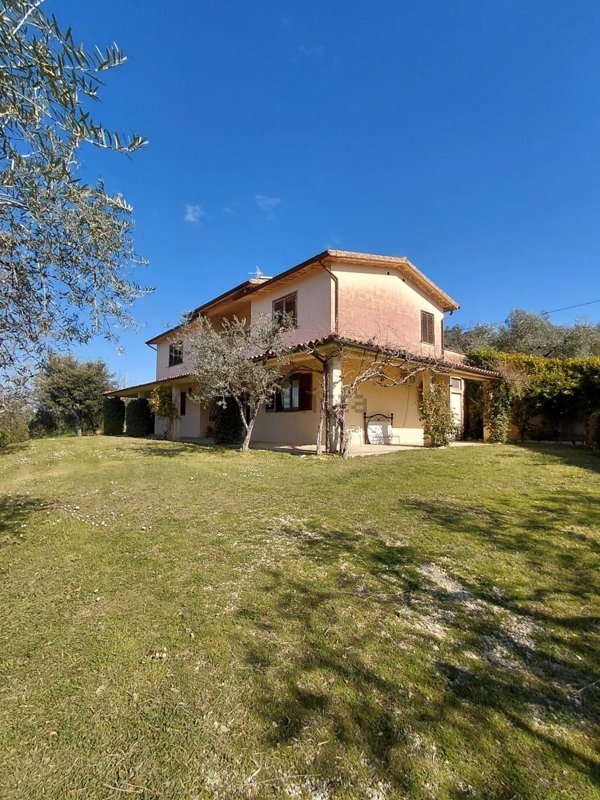 casa indipendente in vendita a Castelnuovo di Farfa