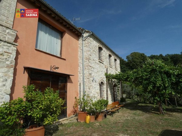 casa indipendente in vendita a Castelnuovo di Farfa