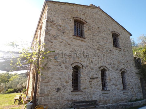 casa indipendente in vendita a Castelnuovo di Farfa