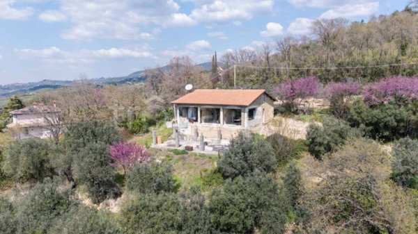 casa indipendente in vendita a Castelnuovo di Farfa
