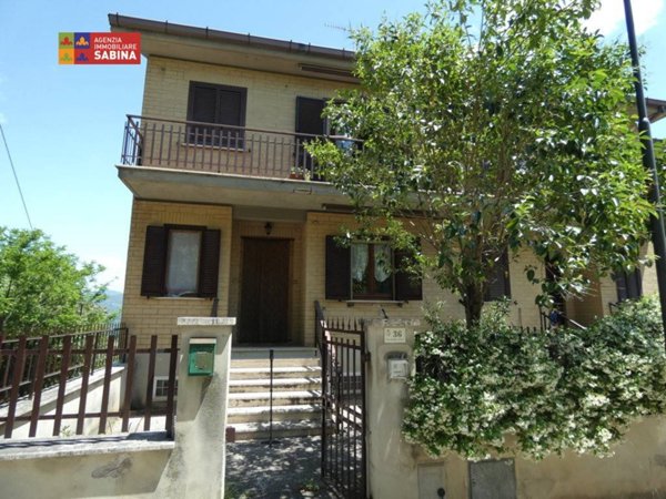 casa indipendente in vendita a Castelnuovo di Farfa