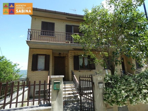 casa indipendente in vendita a Castelnuovo di Farfa