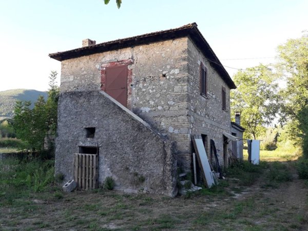 casa indipendente in vendita a Castel Sant'Angelo
