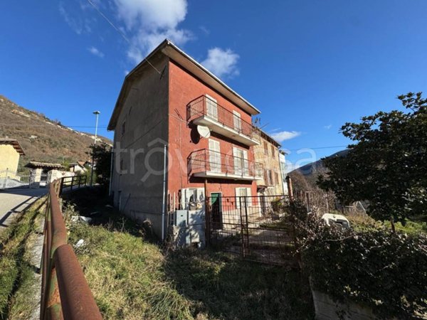 casa indipendente in vendita a Castel Sant'Angelo
