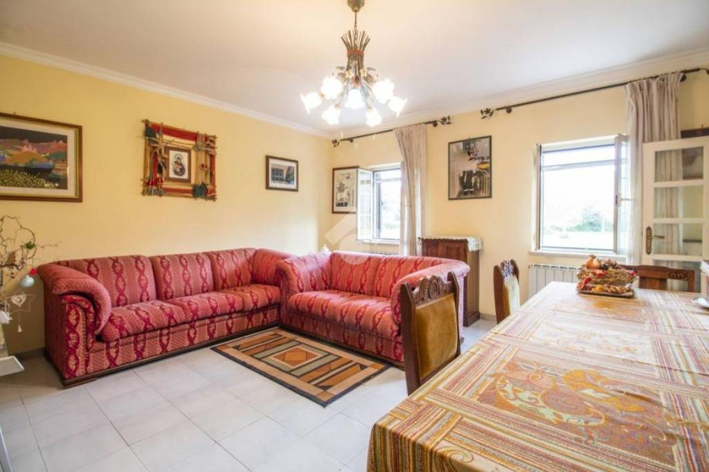 casa indipendente in vendita a Castel Sant'Angelo