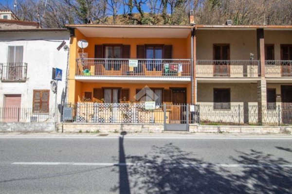 casa indipendente in vendita a Castel Sant'Angelo