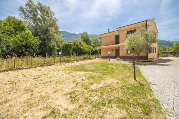 casa indipendente in vendita a Castel Sant'Angelo