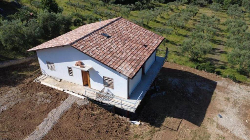 casa indipendente in vendita a Castel Sant'Angelo
