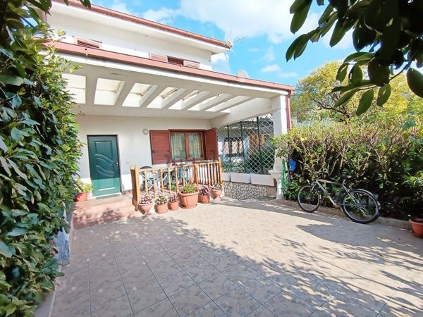 casa indipendente in vendita a Castel Sant'Angelo