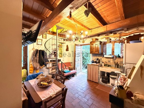 casa indipendente in vendita a Castel Sant'Angelo