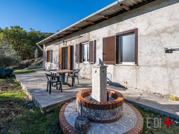 casa indipendente in vendita a Castel Sant'Angelo