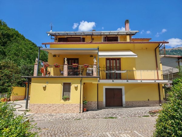 casa indipendente in vendita a Castel Sant'Angelo