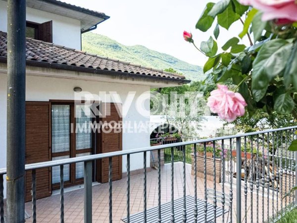 casa indipendente in vendita a Castel Sant'Angelo