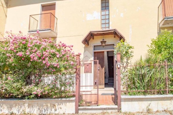 casa indipendente in vendita a Castel Sant'Angelo