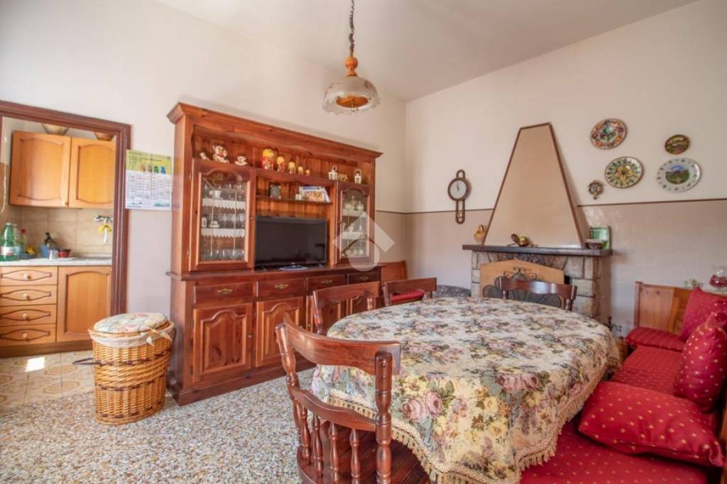 casa indipendente in vendita a Castel Sant'Angelo