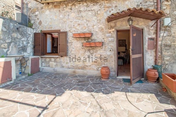 casa indipendente in vendita a Castel Sant'Angelo
