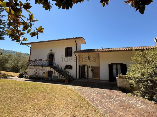 casa indipendente in vendita a Castel Sant'Angelo