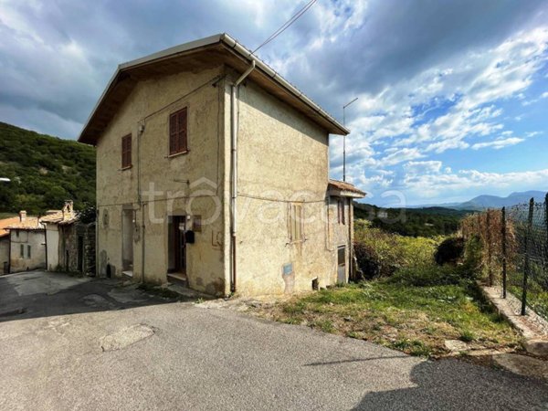 casa indipendente in vendita a Cittaducale in zona Pendenza