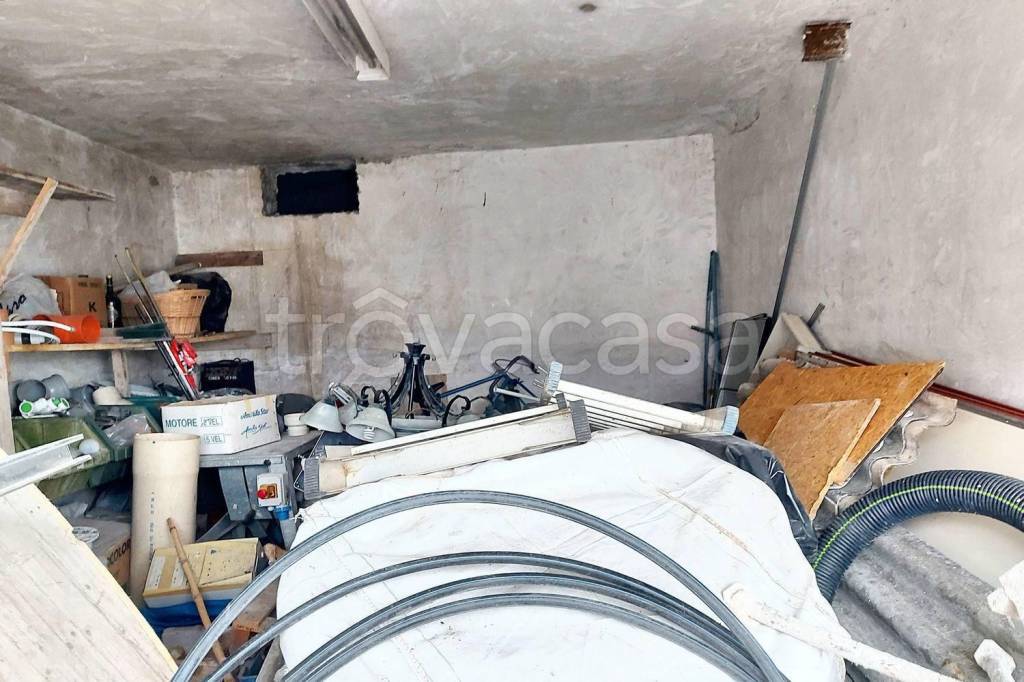locale commerciale in vendita a Cittaducale in zona Santa Rufina