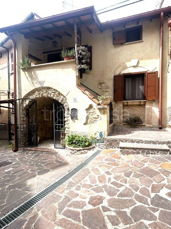 casa indipendente in vendita a Cittaducale in zona Santa Rufina