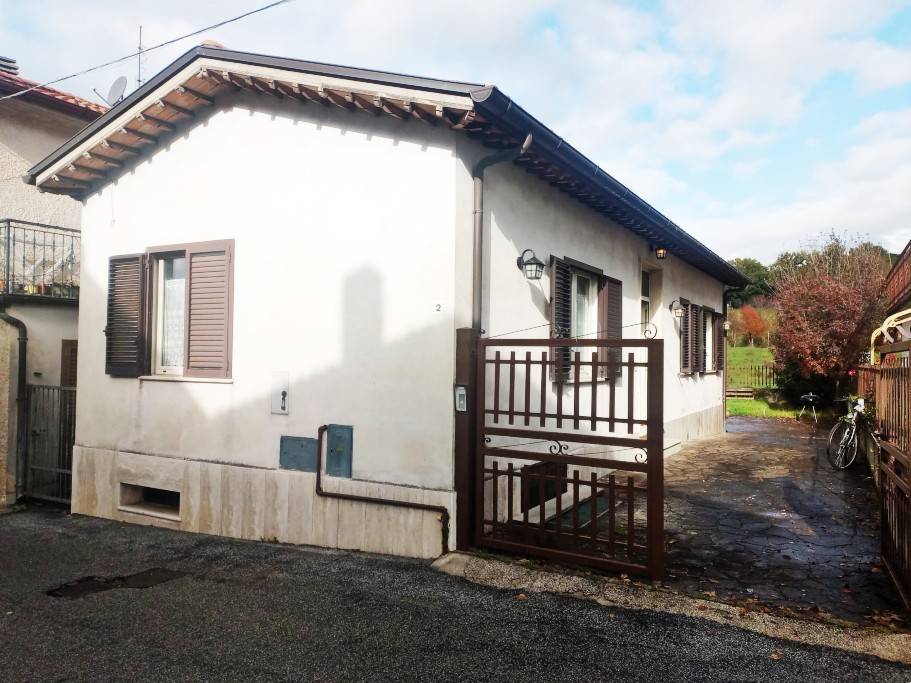 casa indipendente in vendita a Cittaducale in zona Santa Rufina