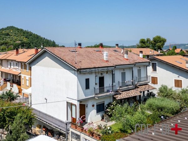 casa indipendente in vendita a Cittaducale in zona Santa Rufina