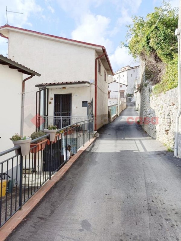 casa indipendente in vendita a Cittaducale in zona Calcariola