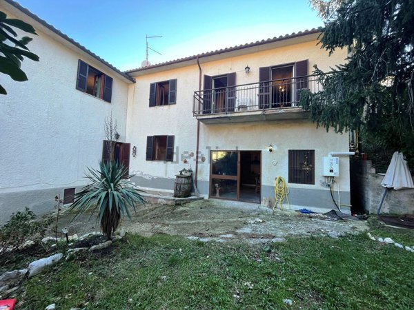 casa indipendente in vendita a Cittaducale in zona Pendenza