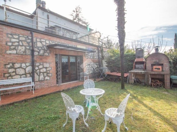 casa indipendente in vendita a Cittaducale in zona Santa Rufina