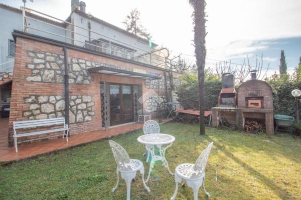 casa indipendente in vendita a Cittaducale in zona Santa Rufina