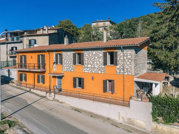 casa indipendente in vendita a Cittaducale in zona Pendenza