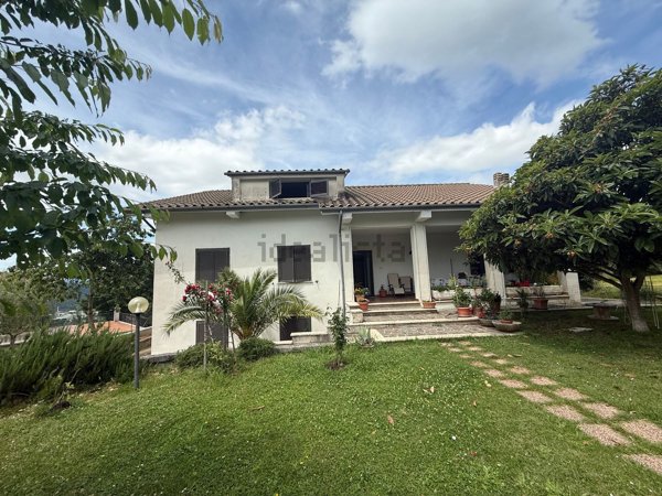 casa indipendente in vendita a Cittaducale in zona Santa Rufina